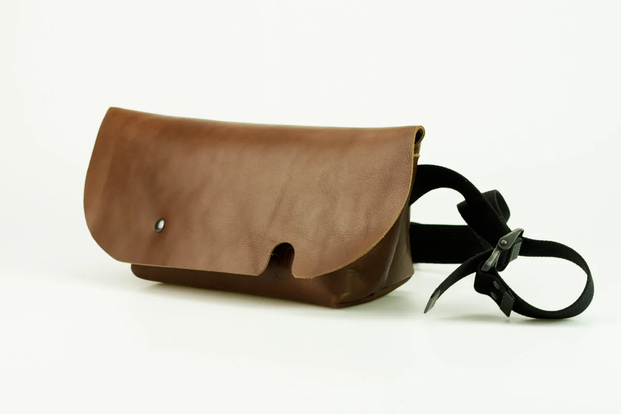メッセンジャーバッグ (XS)/BROWN-FAS