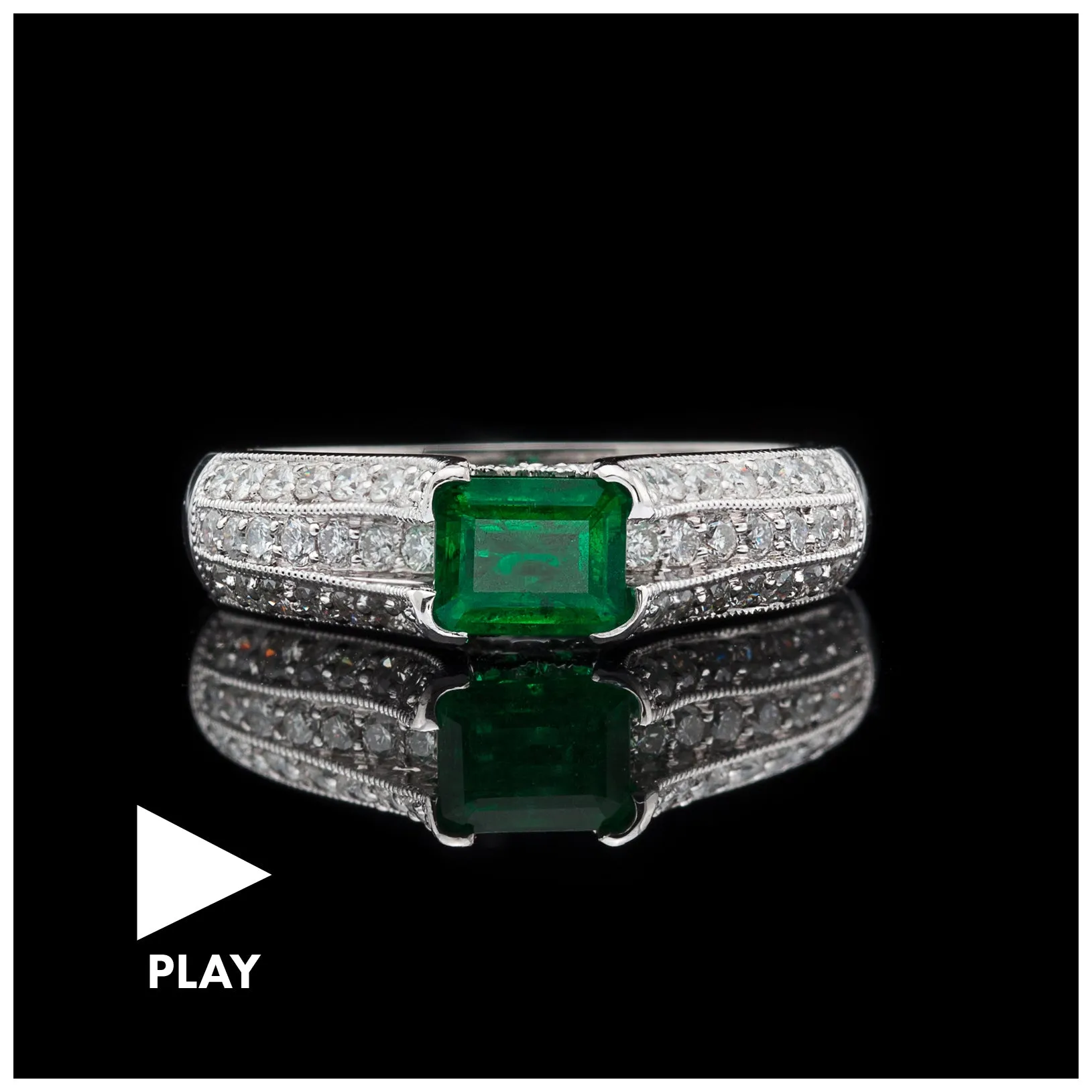 18kt White Gold Emerald & Diamond Ring