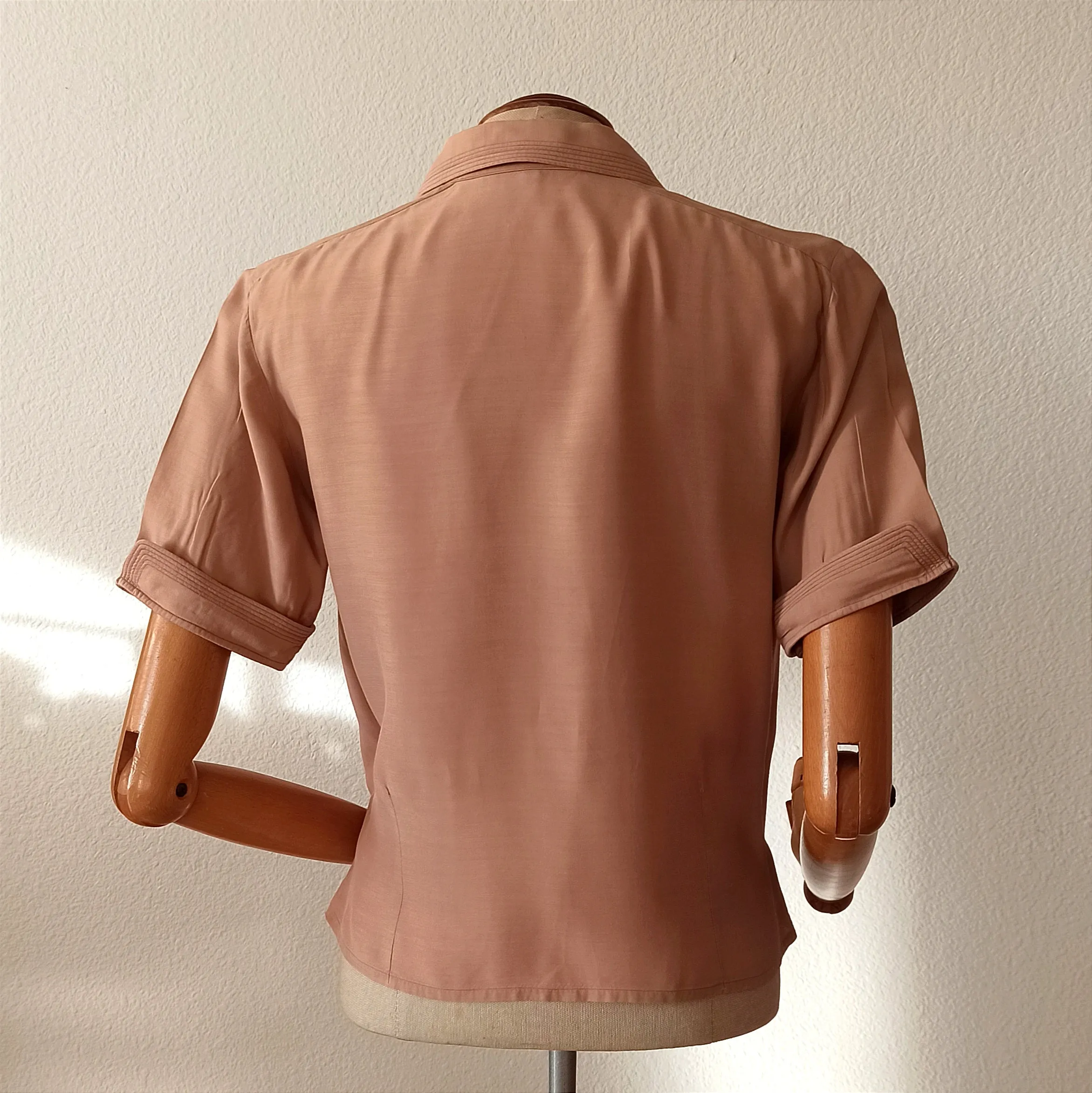 1950s - Gorgeous Tan Color Rayon Blouse - W35 (90cm)