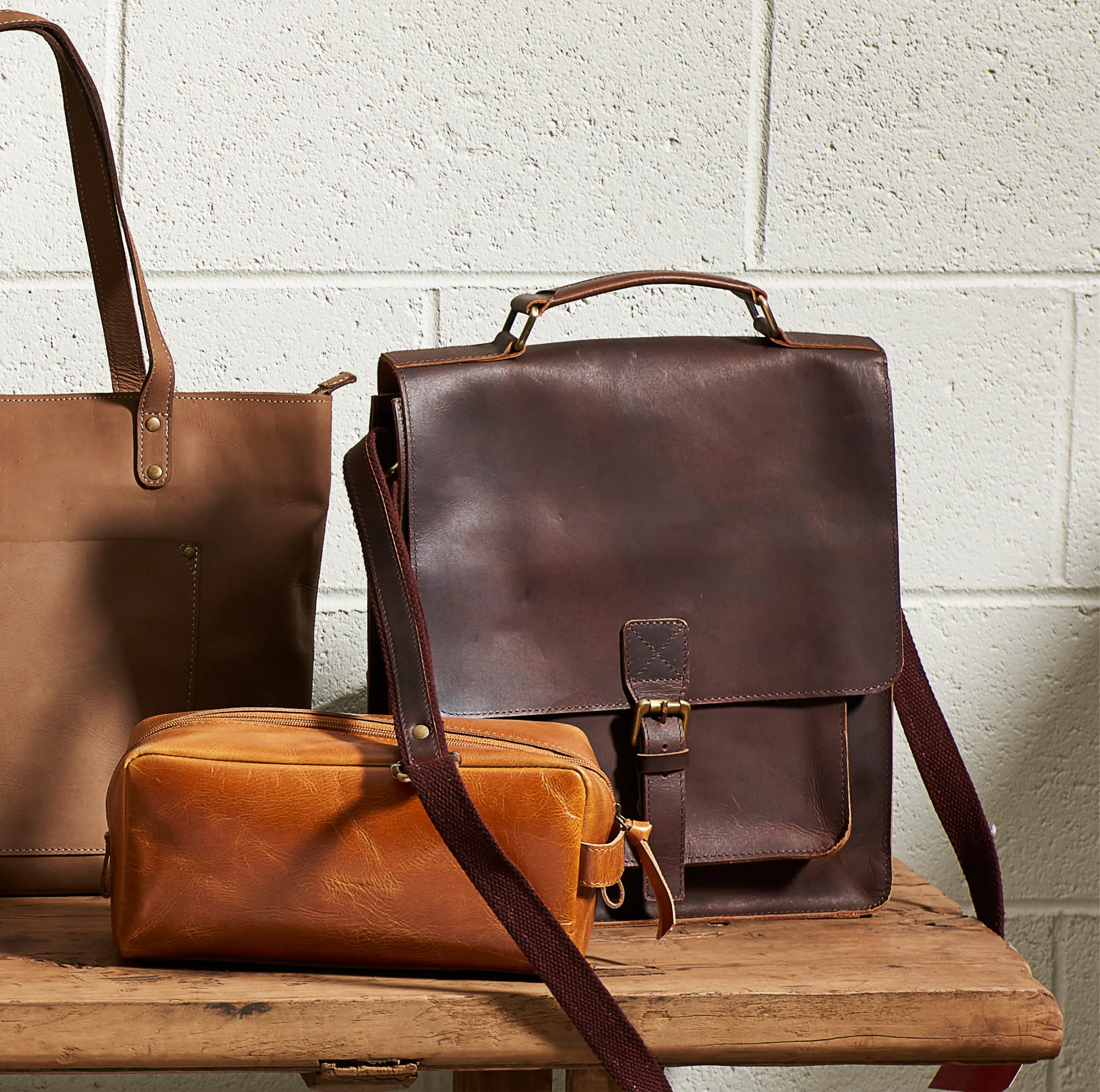 Monte Messenger Bag - Dark Brown